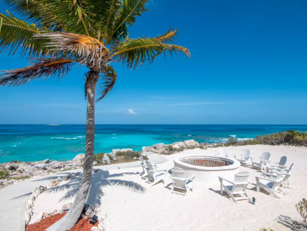 Luxury Oceanfront Villa in Exuma - Ideal for Families and Groups